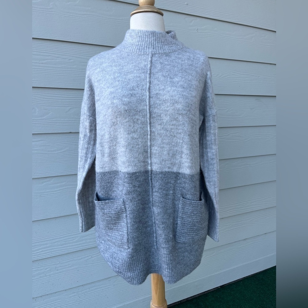 Basic Editions color block long sleeve tunic with two front pockets size medium